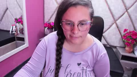 Snapshot of sara_thonson_ chatting on 10.02.25 sara_thonson_ online show from 10.02.25