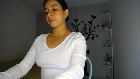 Snapshot of sara_tris chatting on 12.05.24 Sara online show from 12.05.24