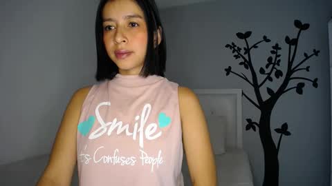 Snapshot of sara_tris chatting on 10.22.25 Sara online show from 10.22.25
