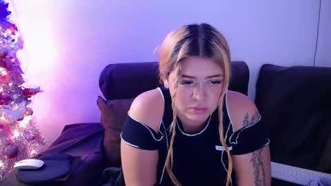 Snapshot of sara_winehouse1 chatting on 12.30.24 1 online show from 12.30.24