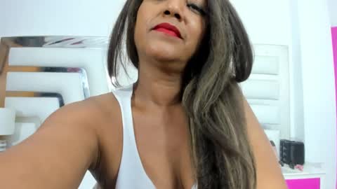 Snapshot of saraajhons chatting on 02.23.25 Sara online show from 02.23.25