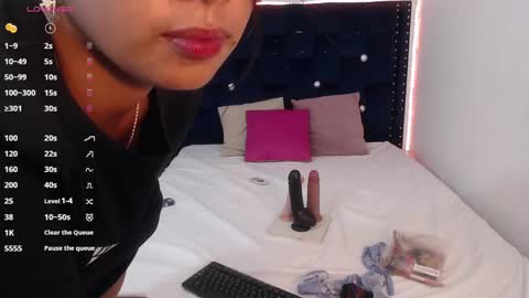 Snapshot of saraapril_1 chatting on 01.29.25 SARAHGIL online show from 01.29.25