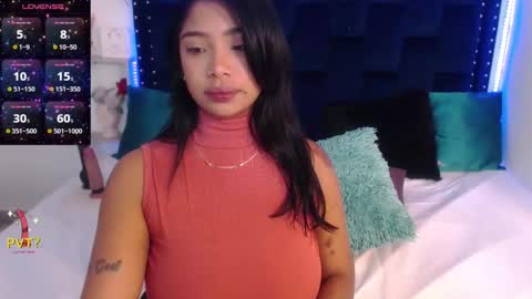 Snapshot of saraapril_1 chatting on 03.08.25 SARAHGIL online show from 03.08.25