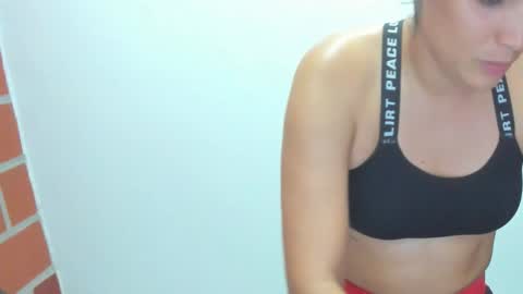 Snapshot of saracox2 chatting on 11.20.25 Sara online show from 11.20.25