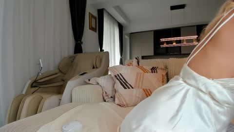 Snapshot of saradiamond01 chatting on 10.12.25 saradiamond01 online show from 10.12.25