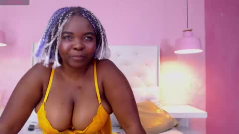 Snapshot of saradunss chatting on 09.19.25 saradunss online show from 09.19.25