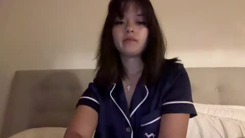 Snapshot of sarah_heart_aus chatting on 12.27.24 Sarah Heart Aus online show from 12.27.24