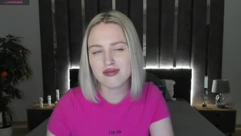Snapshot of sarah_soul chatting on 12.12.24 Sarah online show from 12.12.24