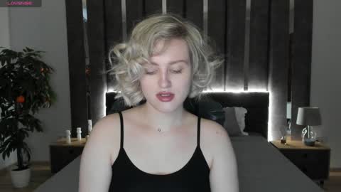 Snapshot of sarah_soul chatting on 12.16.24 Sarah online show from 12.16.24