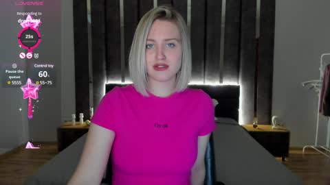 Snapshot of sarah_soul chatting on 01.04.25 Sarah online show from 01.04.25