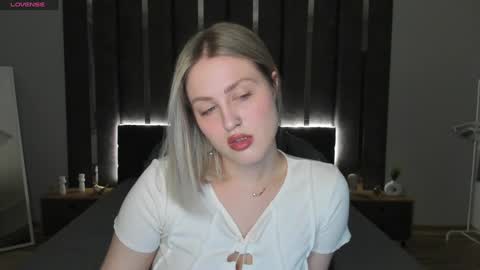 Snapshot of sarah_soul chatting on 02.05.25 Sarah online show from 02.05.25