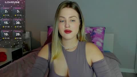 Snapshot of sarah_soul chatting on 09.25.25 Sarah online show from 09.25.25