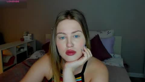 Snapshot of sarah_soul chatting on 09.30.25 Sarah online show from 09.30.25