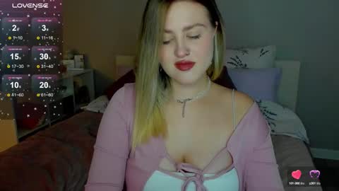 Snapshot of sarah_soul chatting on 10.03.25 Sarah online show from 10.03.25