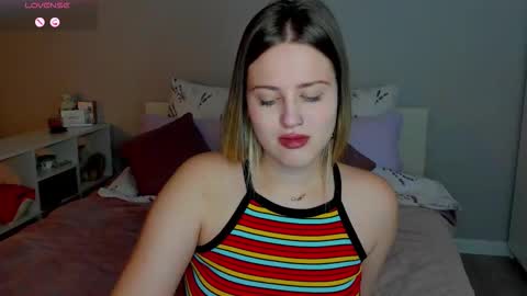 Snapshot of sarah_soul chatting on 10.17.25 Sarah online show from 10.17.25