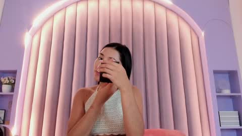 Snapshot of sarahevans__ chatting on 12.31.24 Sarah Evans online show from 12.31.24