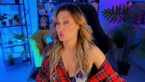 Divine Sarah NONUDE model online show from 02.22.25