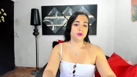 Snapshot of sarahjey chatting on 02.20.25 SARAHJEY online show from 02.20.25