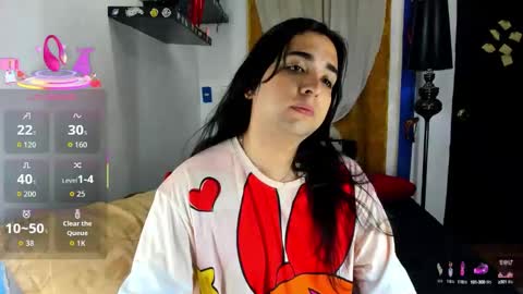 Snapshot of sarahjey chatting on 10.14.25 SARAHJEY online show from 10.14.25