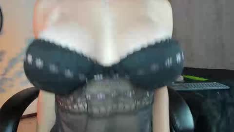 Snapshot of saramilf_69 chatting on 10.01.25 saramilf_69 online show from 10.01.25
