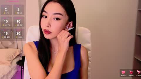 Snapshot of saranmia chatting on 12.18.24 Mia online show from 12.18.24