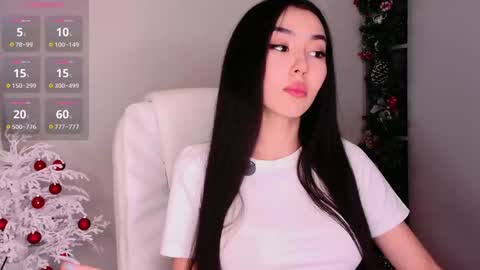Snapshot of saranmia chatting on 12.24.24 Mia online show from 12.24.24