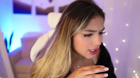 Snapshot of saraparisi_ chatting on 12.15.24 Sara online show from 12.15.24