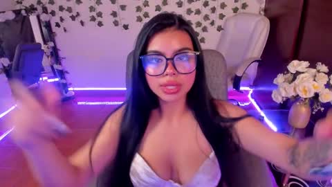Snapshot of saray__jones chatting on 01.08.25 saray__jones online show from 01.08.25