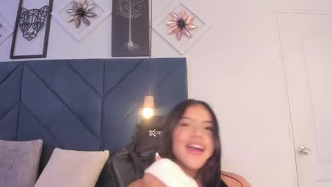 Snapshot of sarita_hills chatting on 12.18.24 Sara online show from 12.18.24