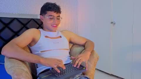 Snapshot of sash_lust chatting on 11.26.25 online show from 11.26.25