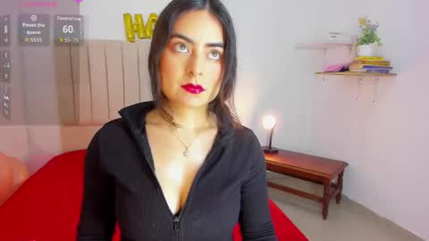 Snapshot of sashaa_petit chatting on 10.14.25 Sashaa online show from 10.14.25