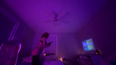 Snapshot of sashaminx6969 chatting on 12.18.24 Sasha online show from 12.18.24