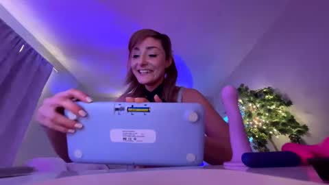 Snapshot of sashaminx6969 chatting on 12.28.24 Sasha online show from 12.28.24