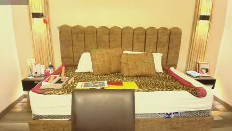 Snapshot of sasharosee2 chatting on 09.23.25 S A S H A R O S E online show from 09.23.25