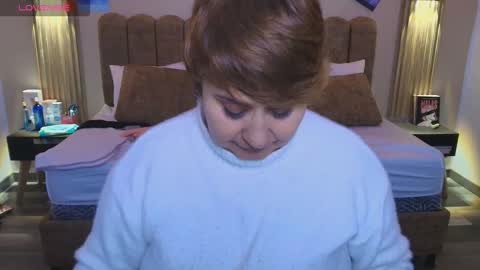 Snapshot of sasharosee2 chatting on 09.30.25 S A S H A R O S E online show from 09.30.25