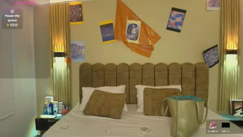 Snapshot of sasharosee2 chatting on 10.01.25 S A S H A R O S E online show from 10.01.25