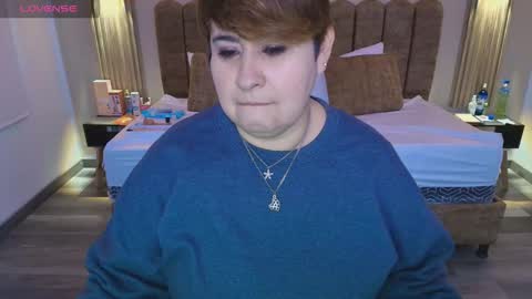 Snapshot of sasharosee2 chatting on 10.04.25 S A S H A R O S E online show from 10.04.25