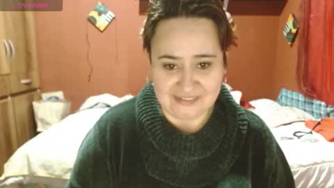 Snapshot of sasharosee2 chatting on 10.28.25 S A S H A R O S E online show from 10.28.25