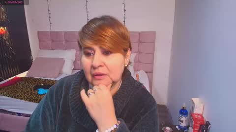 Snapshot of sasharosee_ chatting on 09.16.25 S A S H A R O S E online show from 09.16.25