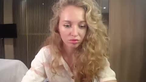 Sasha online show from 10.13.25