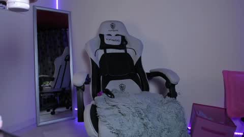 Snapshot of satanbabee_ chatting on 01.01.25 im expecting 300 thumbs up on my altar online show from 01.01.25