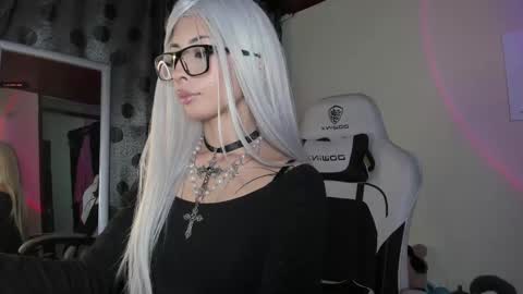 Snapshot of satanbabee_ chatting on 02.15.25 im expecting 300 thumbs up on my altar online show from 02.15.25