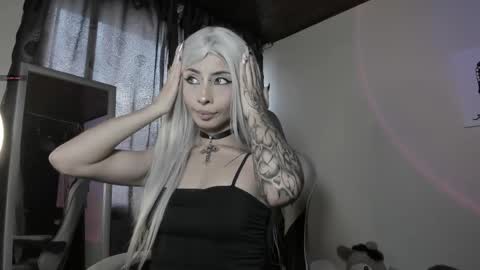 Snapshot of satanbabee_ chatting on 02.15.25 im expecting 300 thumbs up on my altar online show from 02.15.25