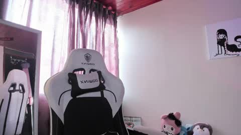 Snapshot of satanbabee_ chatting on 02.19.25 im expecting 300 thumbs up on my altar online show from 02.19.25