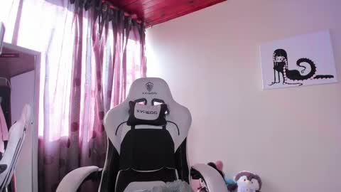 Snapshot of satanbabee_ chatting on 02.20.25 im expecting 300 thumbs up on my altar online show from 02.20.25