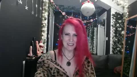 Snapshot of saucysky chatting on 12.29.24 SaucySky online show from 12.29.24