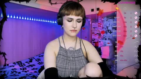 Snapshot of say_mary chatting on 12.08.24 pronoun she. name Mary. age 21. online show from 12.08.24