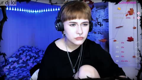 Snapshot of say_mary chatting on 12.23.24 pronoun she. name Mary. age 21. online show from 12.23.24