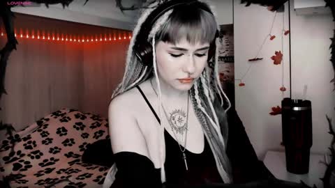Snapshot of say_mary chatting on 01.06.25 pronoun she. name Mary. age 21. online show from 01.06.25