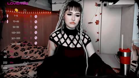 Snapshot of say_mary chatting on 01.07.25 pronoun she. name Mary. age 21. online show from 01.07.25